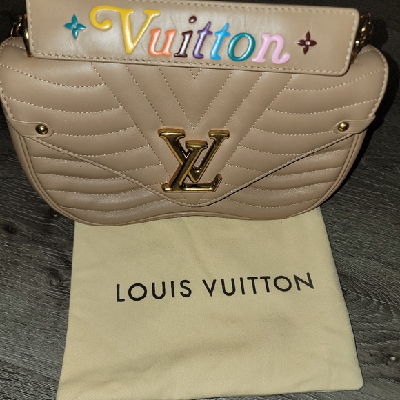 LOUIS VUITTON New Wave Chain MM Crossbody Bag - Picture 4 of 11